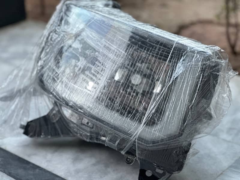 Front right light of Dahatsu wake 2018 model for sale 0