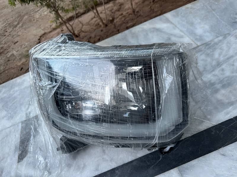 Front right light of Dahatsu wake 2018 model for sale 4