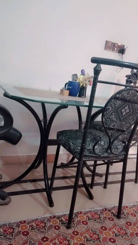 Dining table with 2 chairs 1