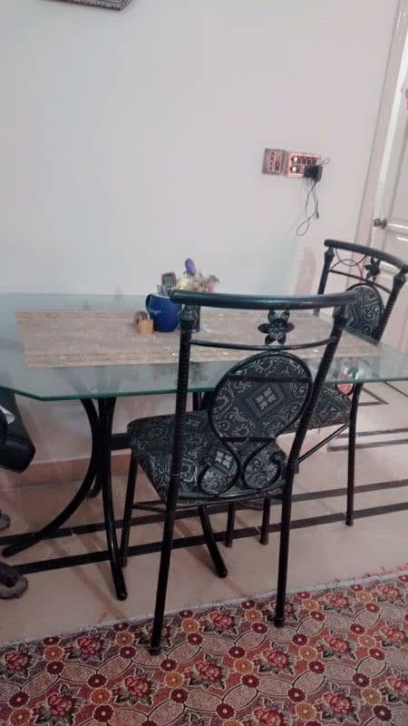 Dining table with 2 chairs 5