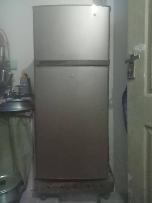 Haier medium size fridge 0