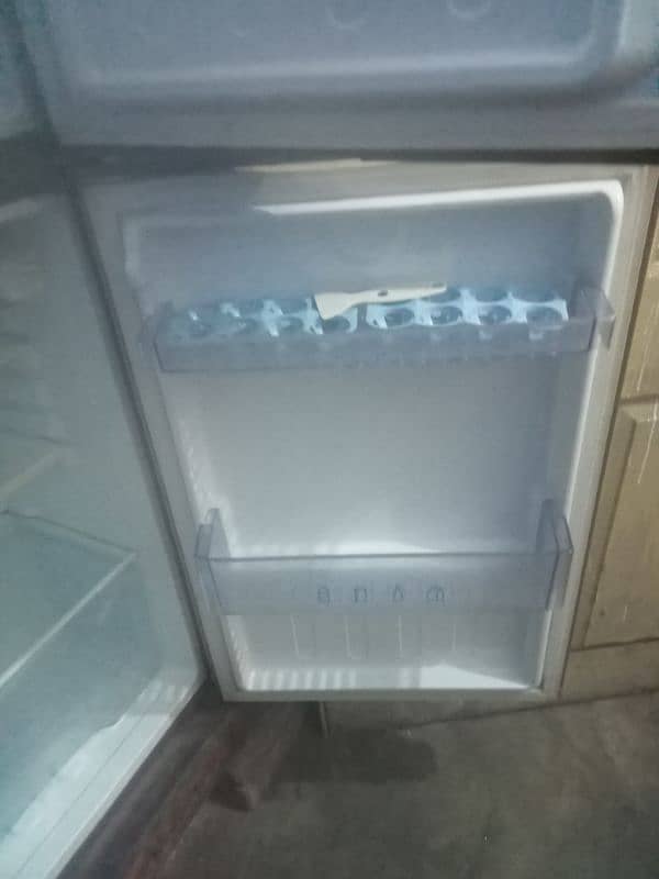 Haier medium size fridge 4