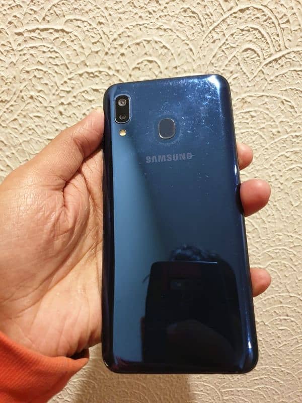 Samsung a20 3/32 Pta 9/10 condition 3