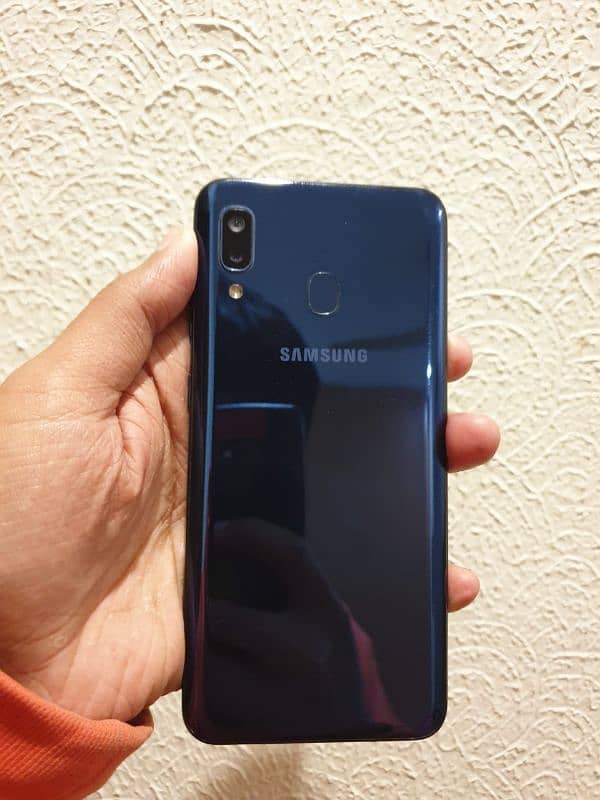 Samsung a20 3/32 Pta 9/10 condition 4