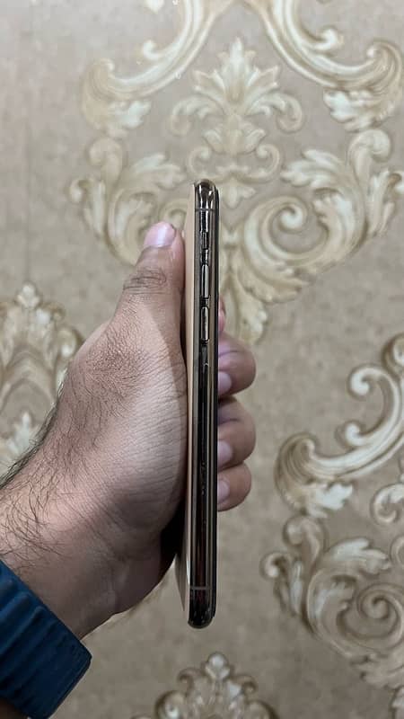 Apple Iphone 11 pro 64GB PTA APPROVED 1