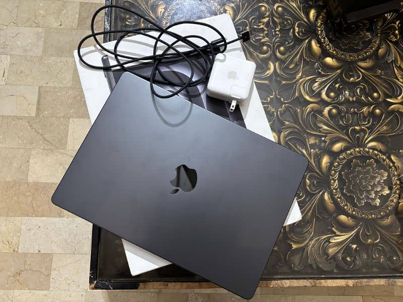 MacBook Pro 14-inch (Apple M4 pro) - Almost New 24/512GB 0