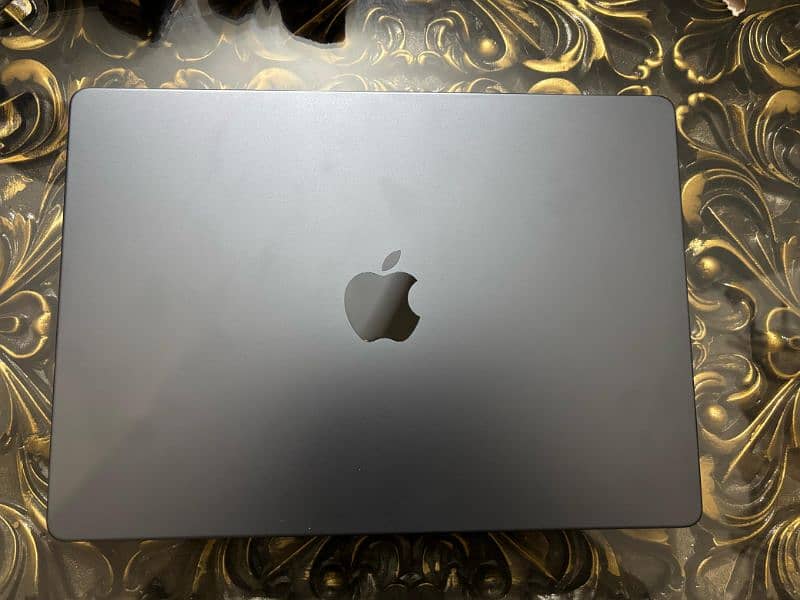 MacBook Pro 14-inch (Apple M4 pro) - Almost New 24/512GB 5