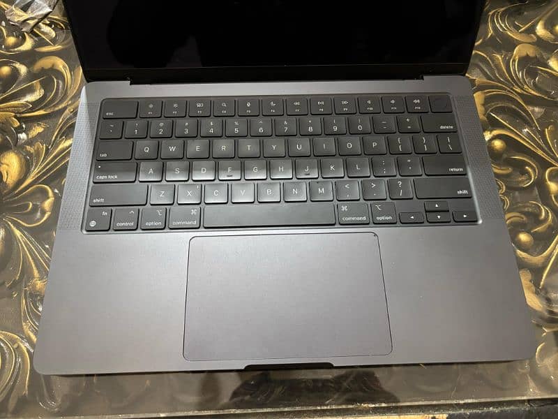 MacBook Pro 14-inch (Apple M4 pro) - Almost New 24/512GB 7