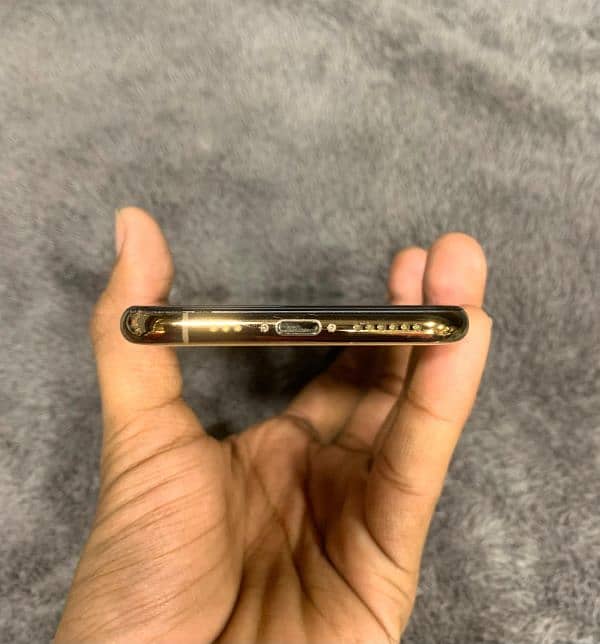 IPHONE XS 64GB DUAL SIM OFFICIAL APPROVED 3