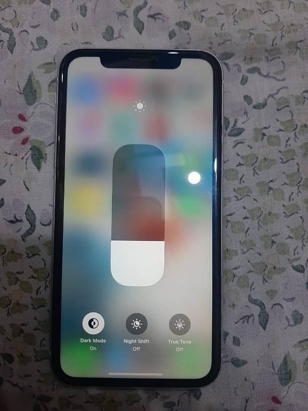 I phone XR White Clr 1