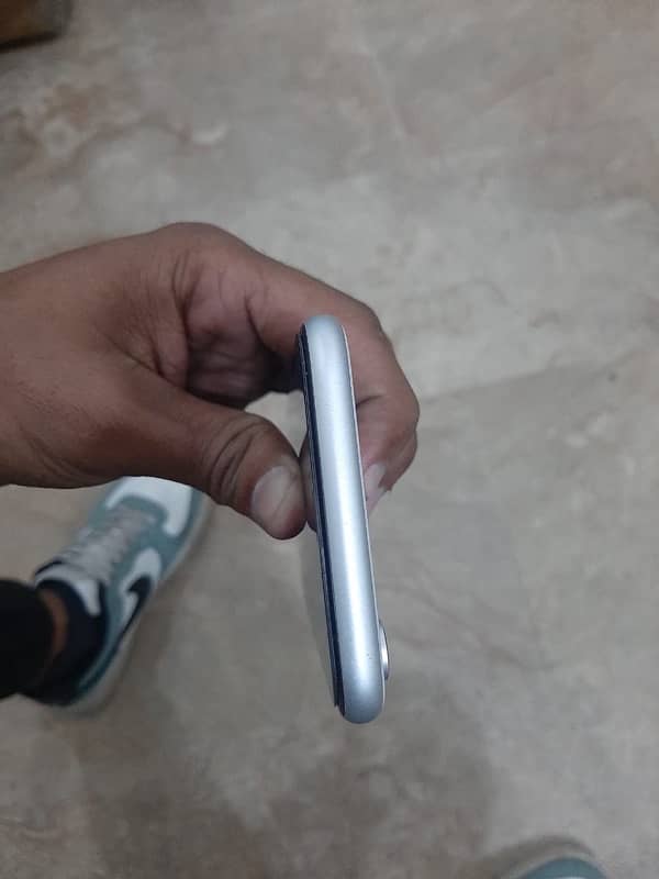 I phone XR White Clr 3