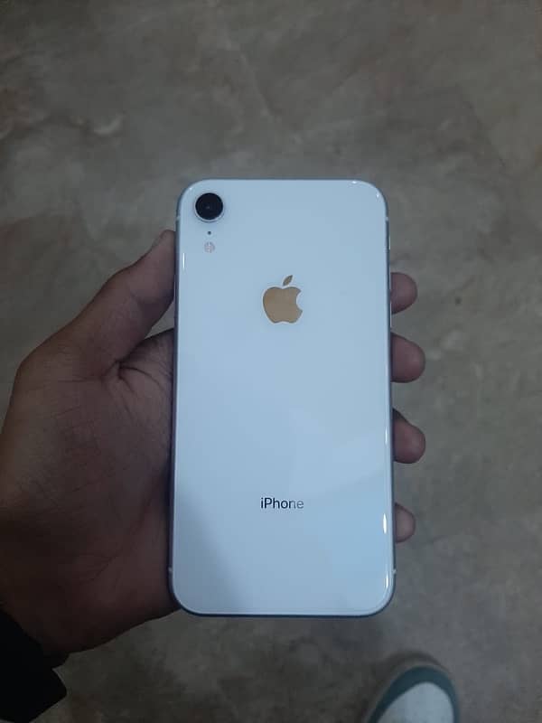 I phone XR White Clr 4