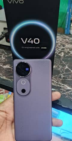 V40 ful box 2 month use 5g