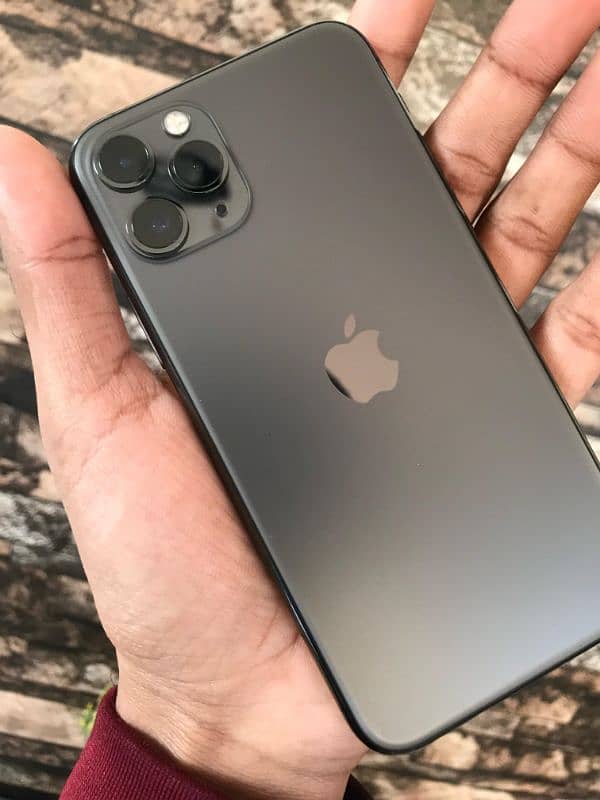 iPhone 11 pro Totally original ( 03209540820 ) 0