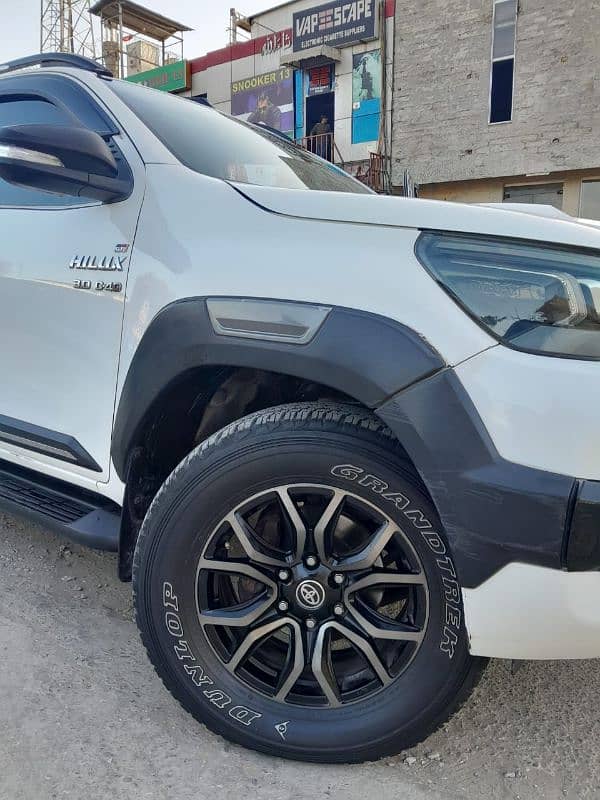 Toyota Hilux Revo G 3.0 Manual 18