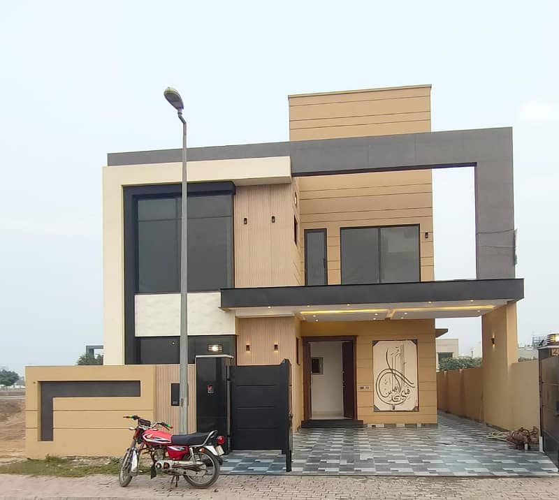 10 Marla Brand New Luxury House available For Sale In Sikandar Block Bahria Town Lahore 24