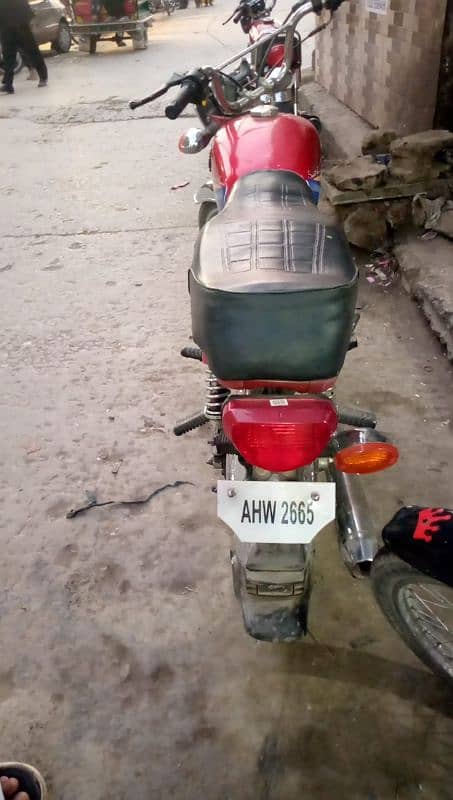 Urgent sale krna ha bike mai  hazar 1500 ka kam han simple 0