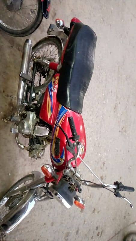 Urgent sale krna ha bike mai  hazar 1500 ka kam han simple 2