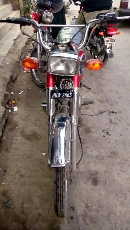 Urgent sale krna ha bike mai  hazar 1500 ka kam han simple 3