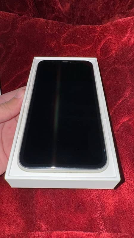 iPhone 11 128gb non pta with box 2