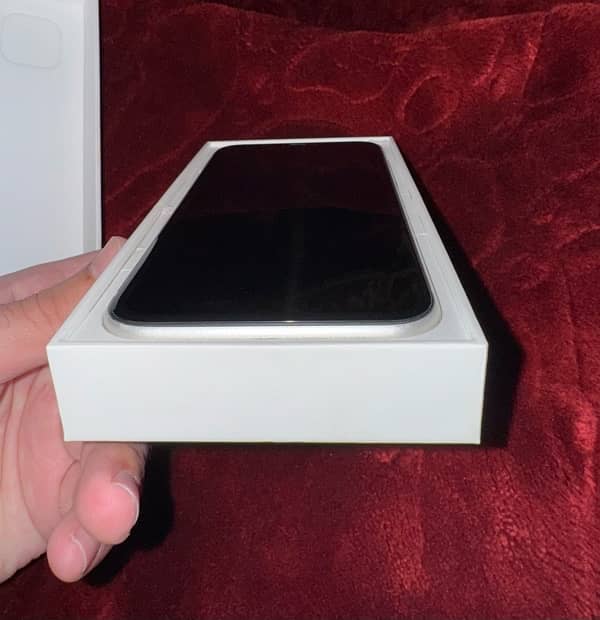 iPhone 11 128gb non pta with box 3