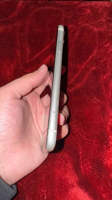 iPhone 11 128gb non pta with box 5