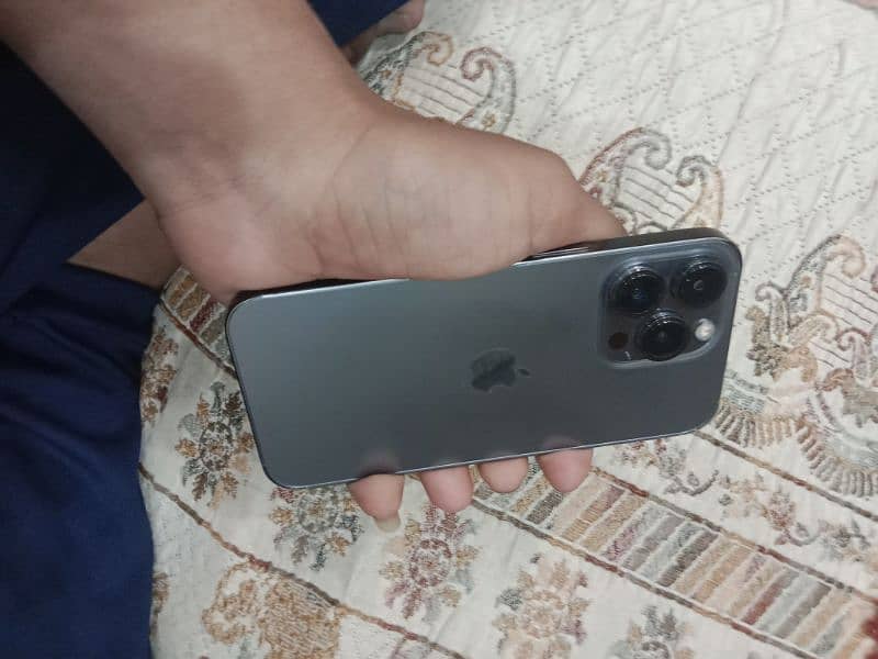 I phone 13pro jv 128 gb 4