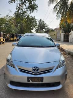 Toyota Prius Alpha 2014