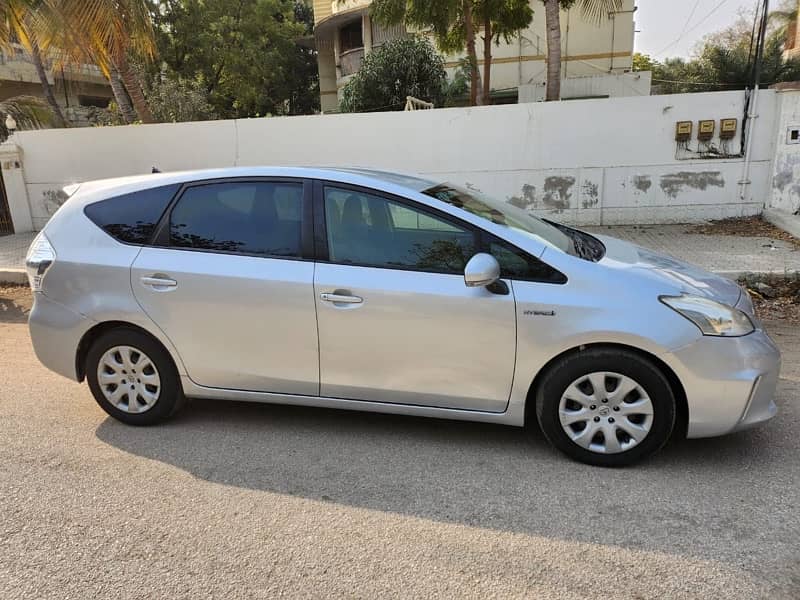 Toyota Prius Alpha 2014 11