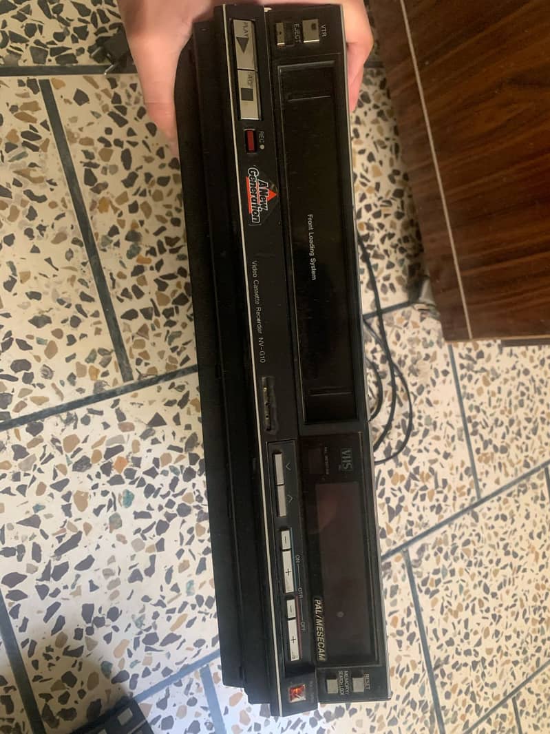 National NV-G10EM Video Cassette Recorder 1