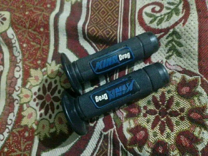 CD 70cc Bike ki seat aur grips for sale 1