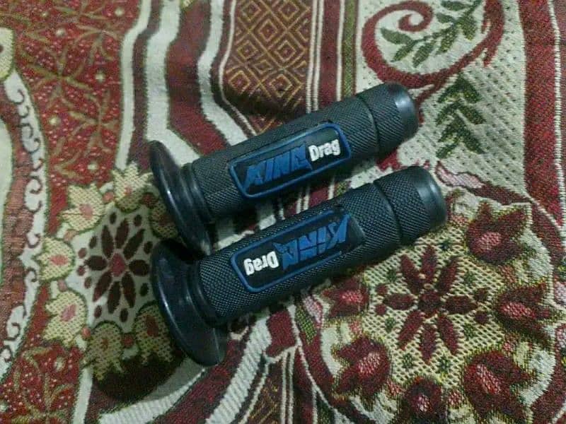 CD 70cc Bike ki seat aur grips for sale 3