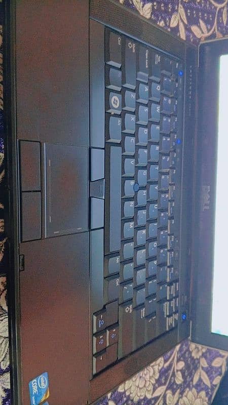 Dell Latitude E6410 I core 5 2nd generation 4Gb ram 250Gb rom 3