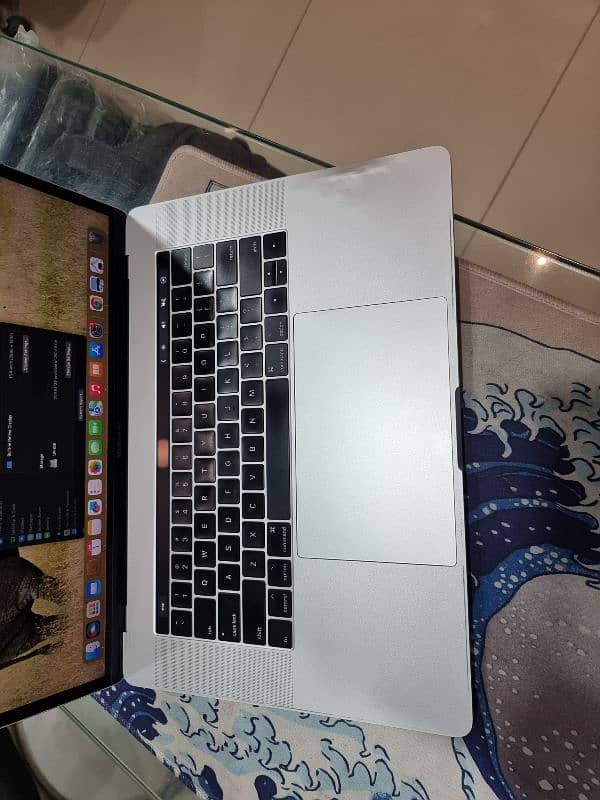 Mac Book Pro , 2017 1