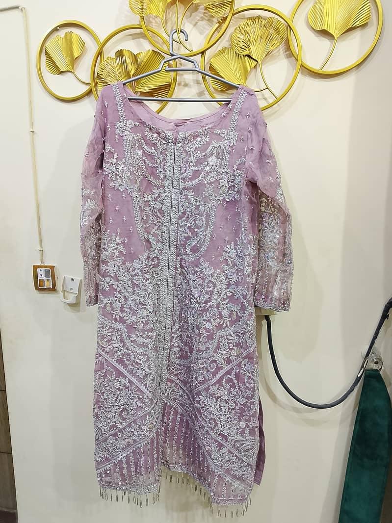 This fit is large size with shalwar kamiz, and dupatta , 0