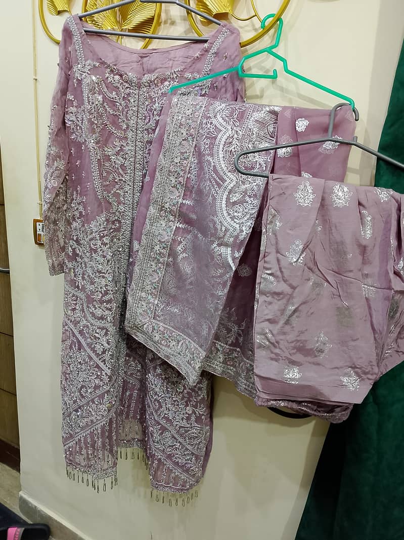 This fit is large size with shalwar kamiz, and dupatta , 1