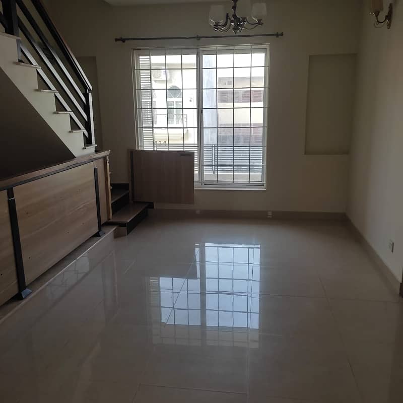 Upper portion for rent in D12 8