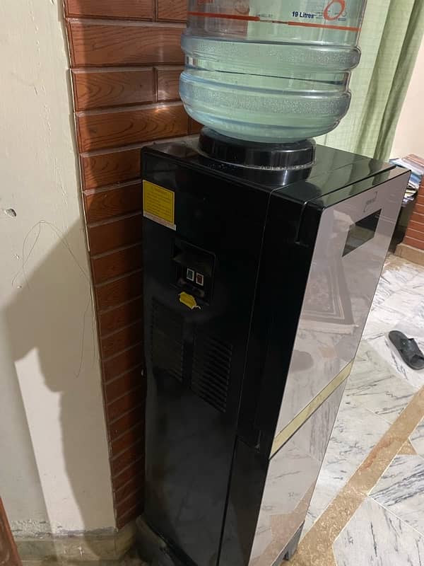 HOMAGE dispenser with refigrator for sale. Full working condition. 3