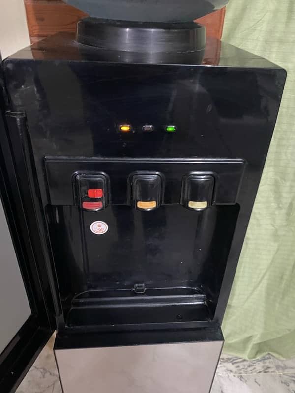 HOMAGE dispenser with refigrator for sale. Full working condition. 6