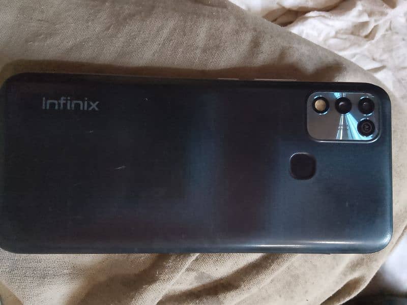 Infinix hot 11 4,64 3