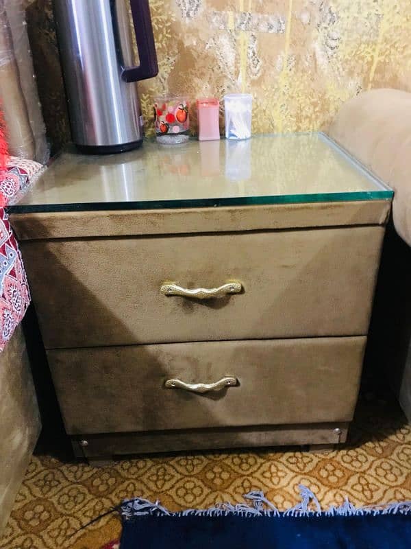 full size bed with Vanity side table 18