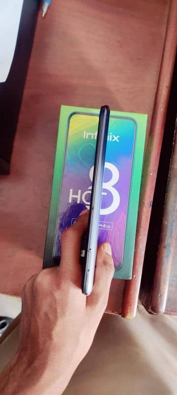 infinix hot 8  4/64 3