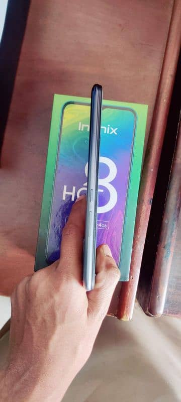 infinix hot 8  4/64 4