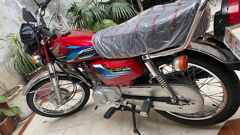 Honda Cg 125 2023/24 All Punjab Number Fresh condition bike 2