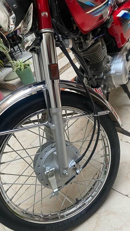 Honda Cg 125 2023/24 All Punjab Number Fresh condition bike 3