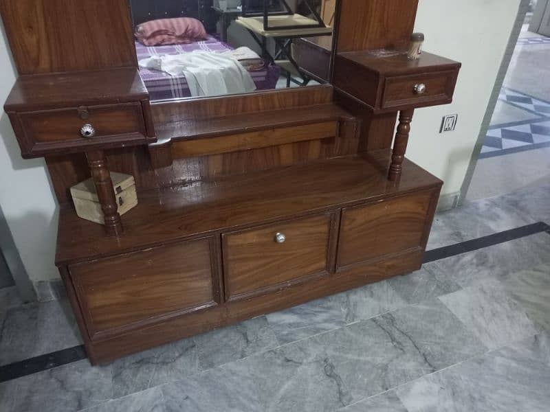 dressing table with mirror 2