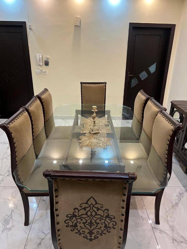 8 seater glass top dinning table 0