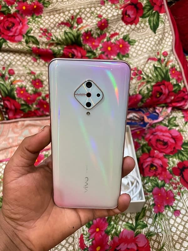 Vivo s1 pro with box charger 8+4gb 128gb rom 3