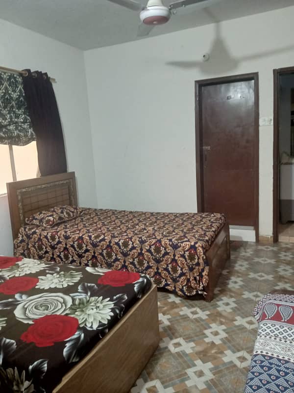 35000. . 1 bed lounge. Erum centre flat portion. Iftikhar estate. Erum centre gulshan block 16. 0