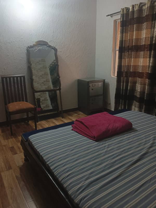 35000. . 1 bed lounge. Erum centre flat portion. Iftikhar estate. Erum centre gulshan block 16. 1